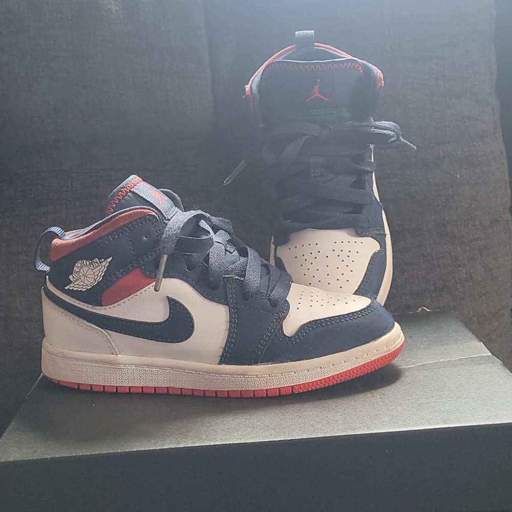 Sneakers